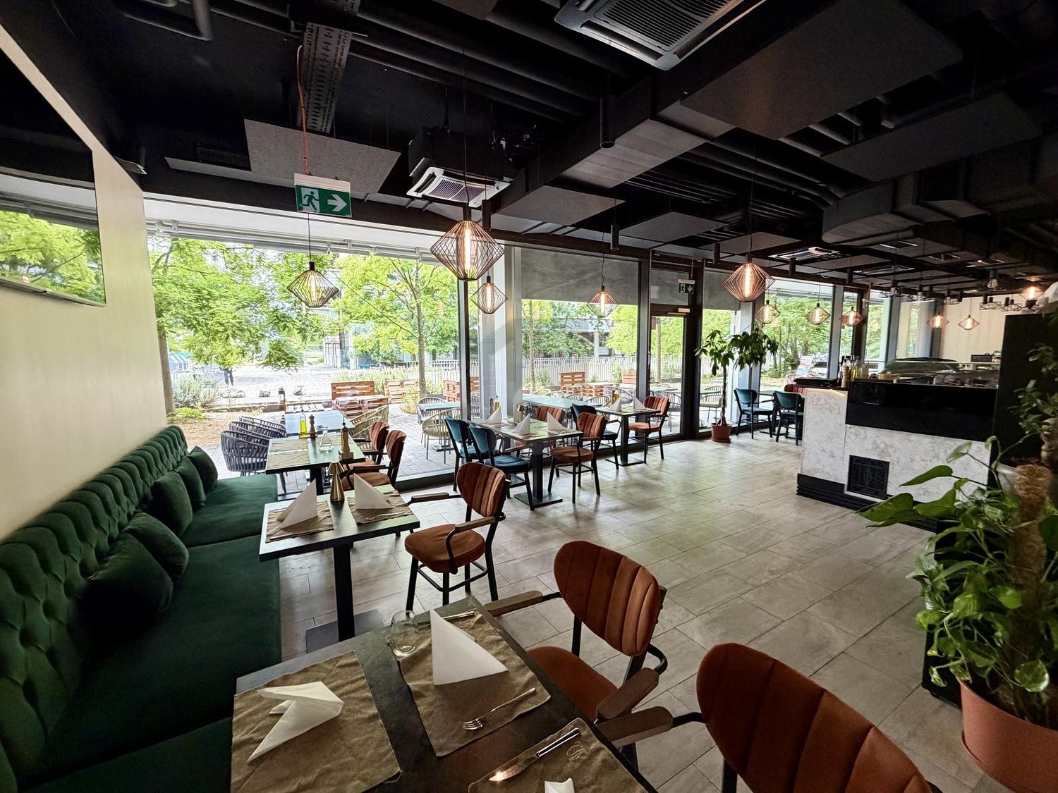 206m² restaurant