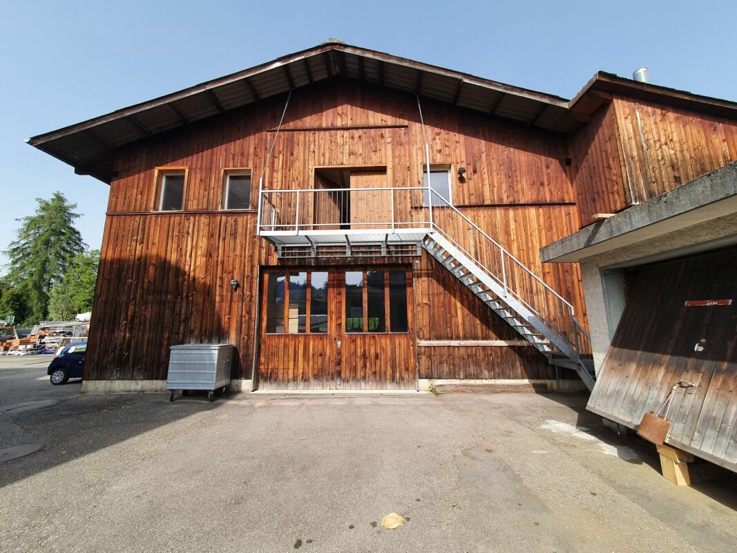 Commercial, Foto 1 von 4