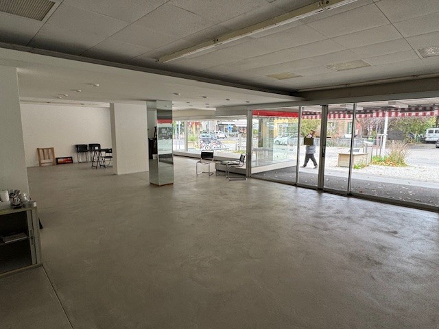 280m² office