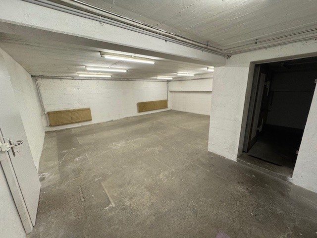 280m² office