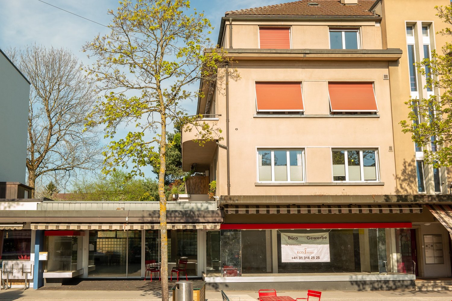 280m² office