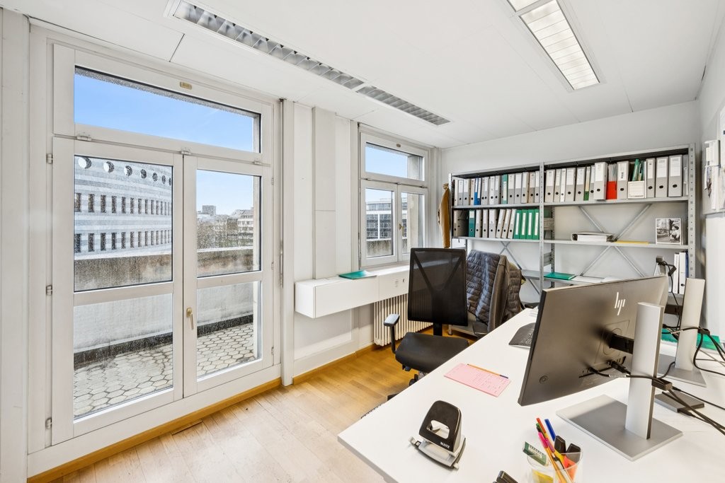 298m² office, Foto 3 von 10