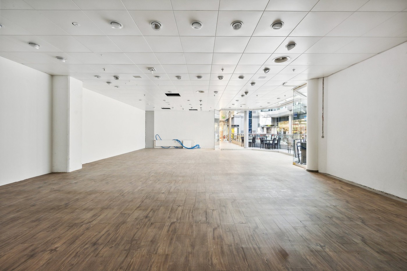 120m² shop