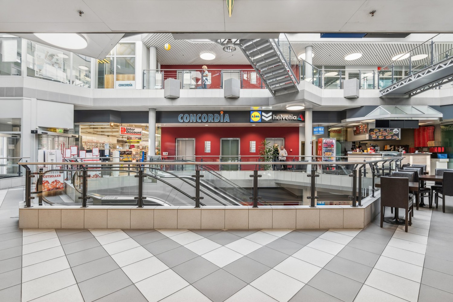 120m² shop