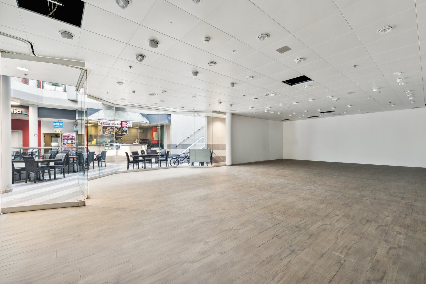120m² shop