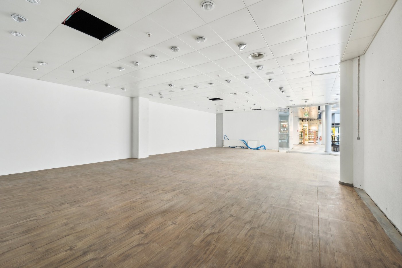 120m² shop