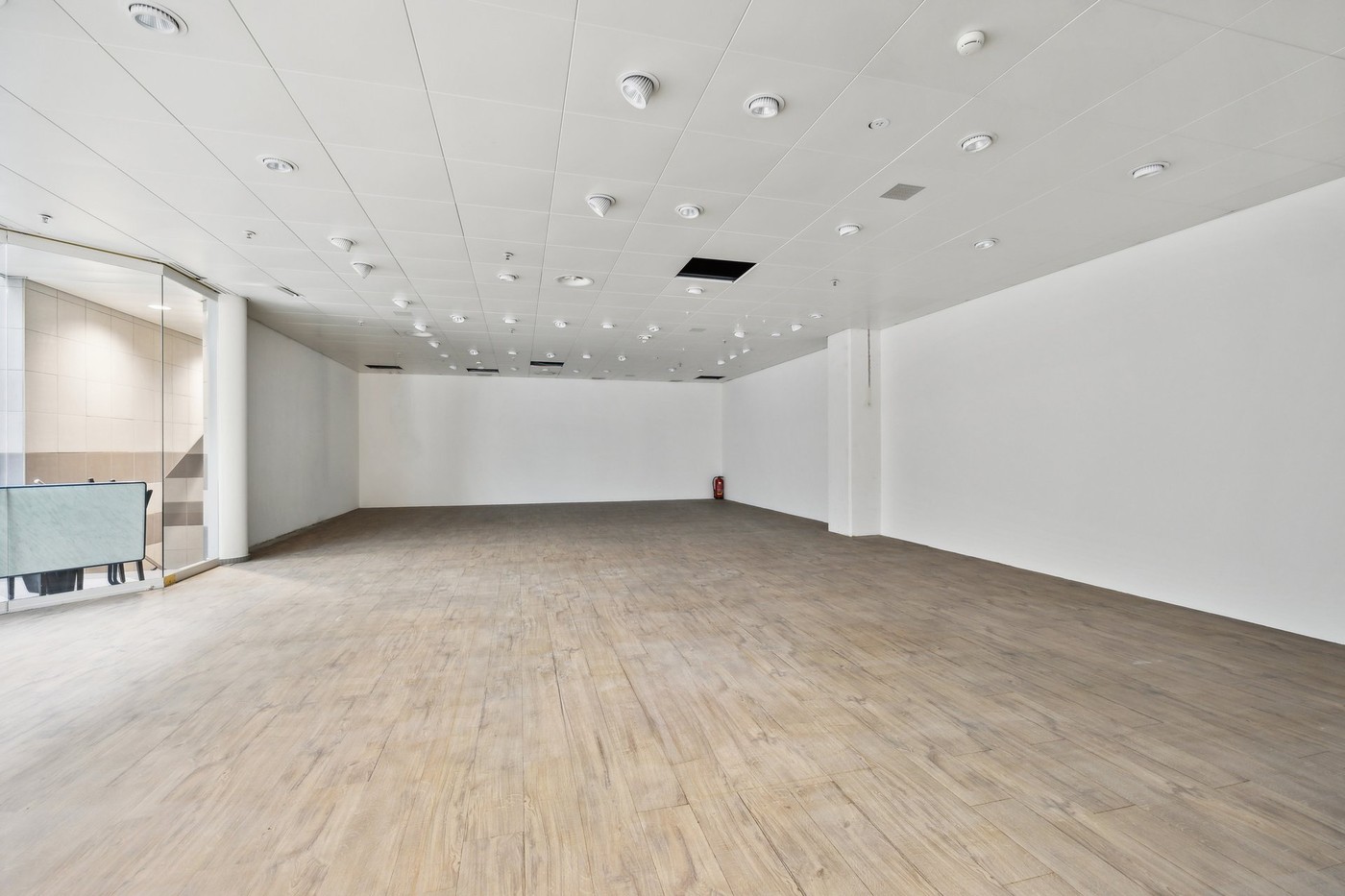 120m² shop