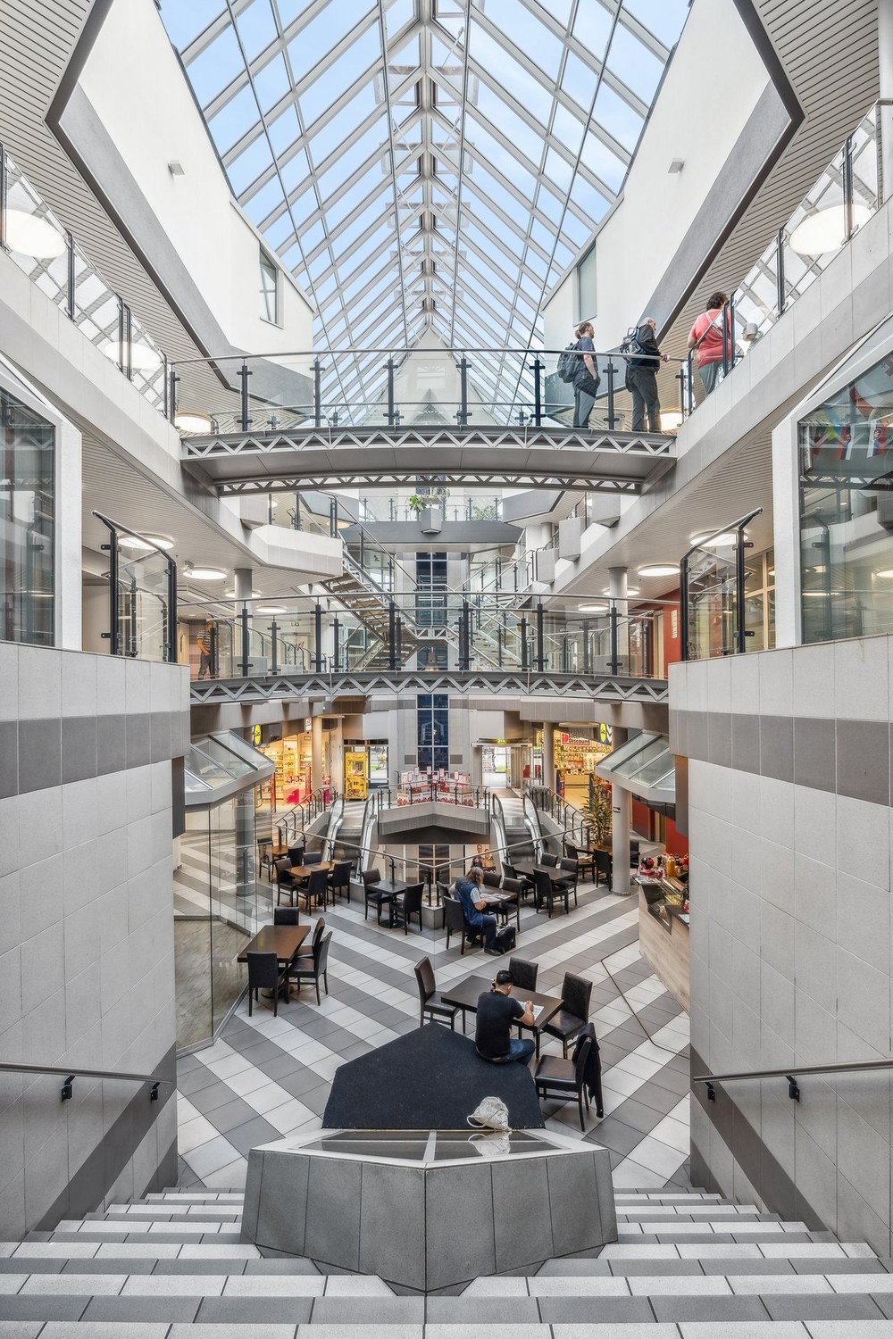 120m² shop