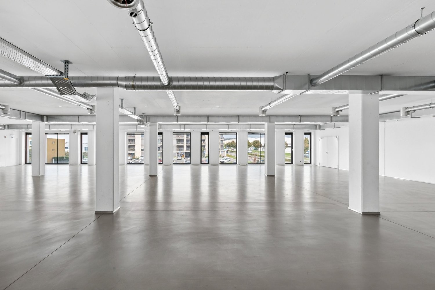 450m² Wohn- / Geschäftsgebäude, Foto 1 von 4