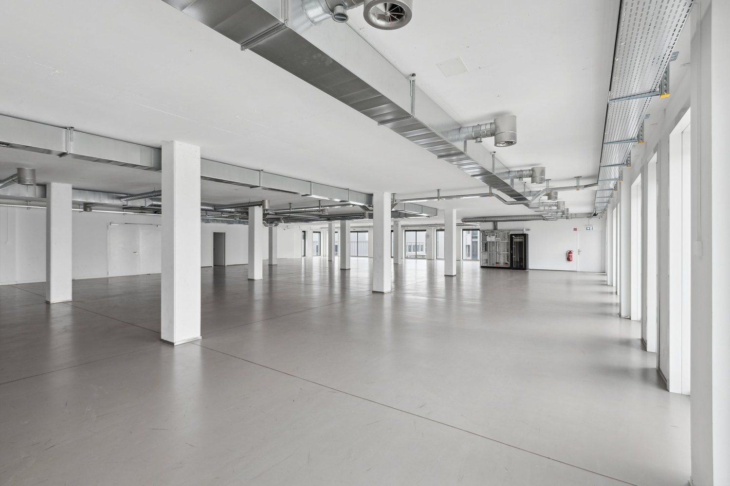 450m² Wohn- / Geschäftsgebäude, Foto 3 von 4
