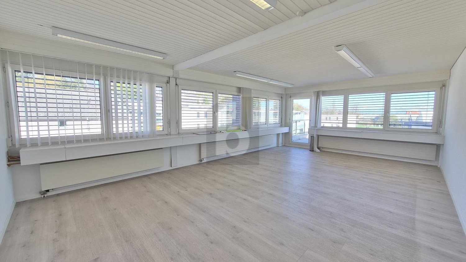401m² office