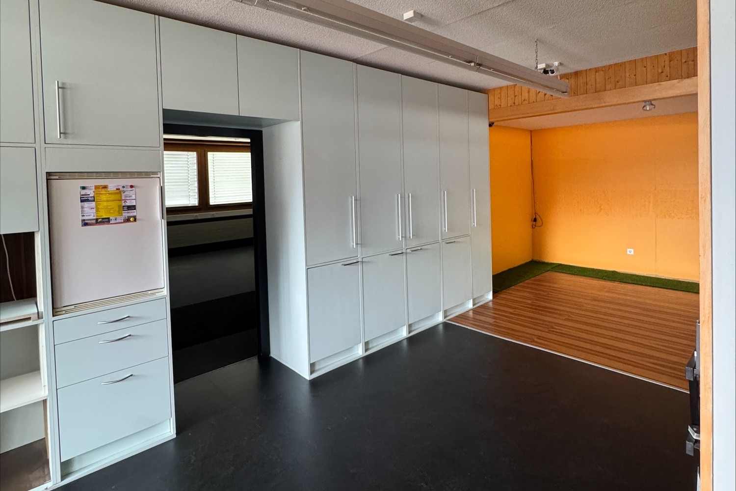 205m² commercial, photo 2 sur 4