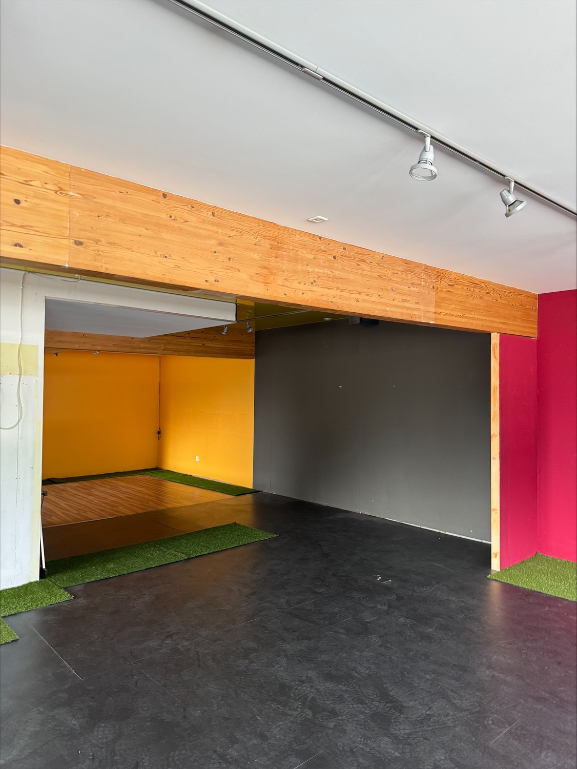 205m² commercial, photo 1 sur 4