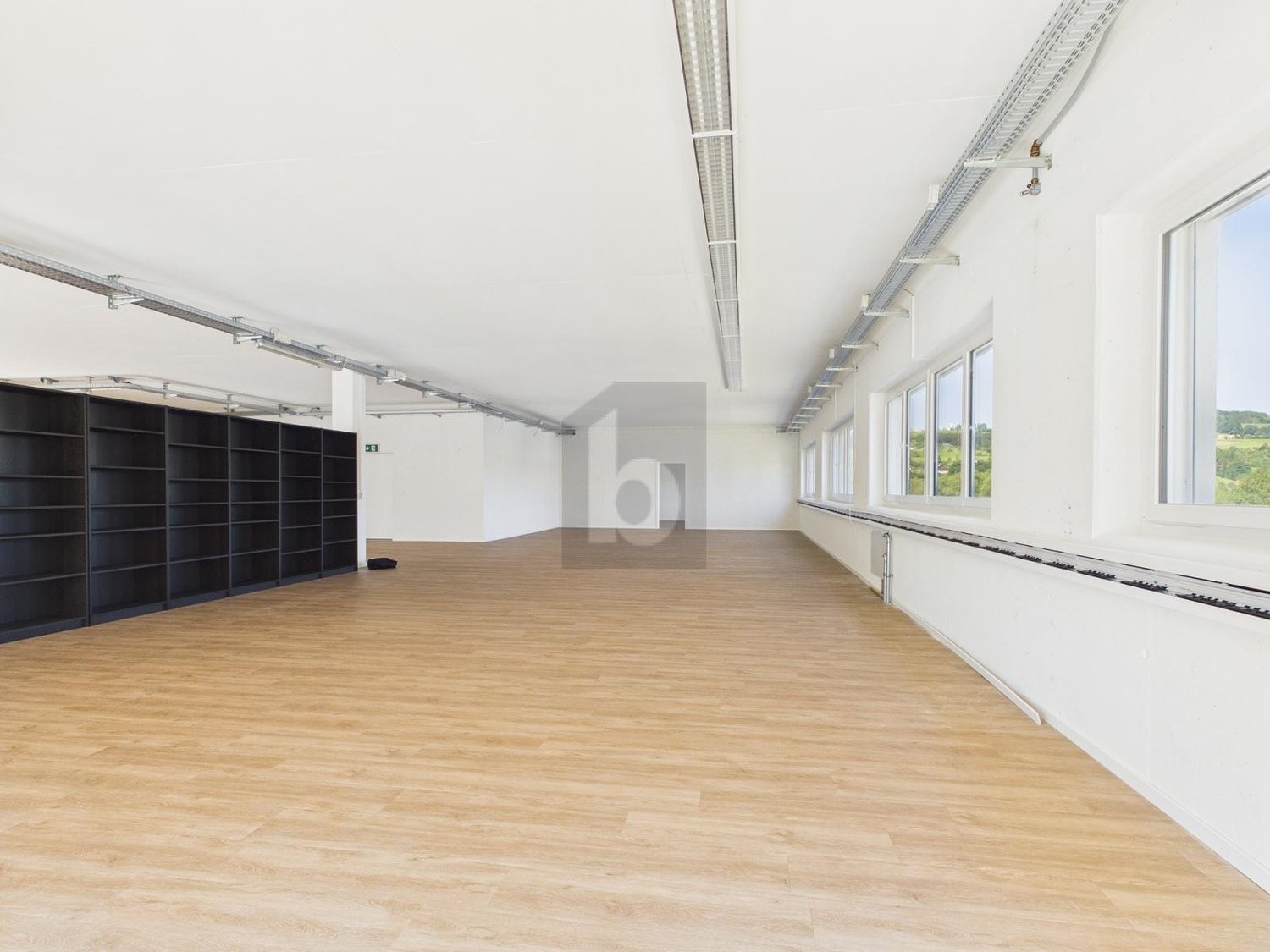 400m² office