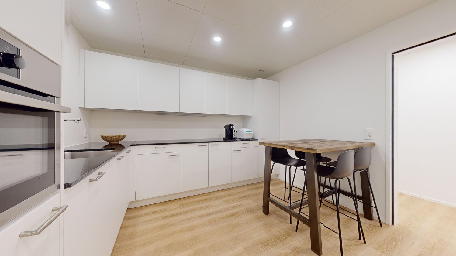 83m² office