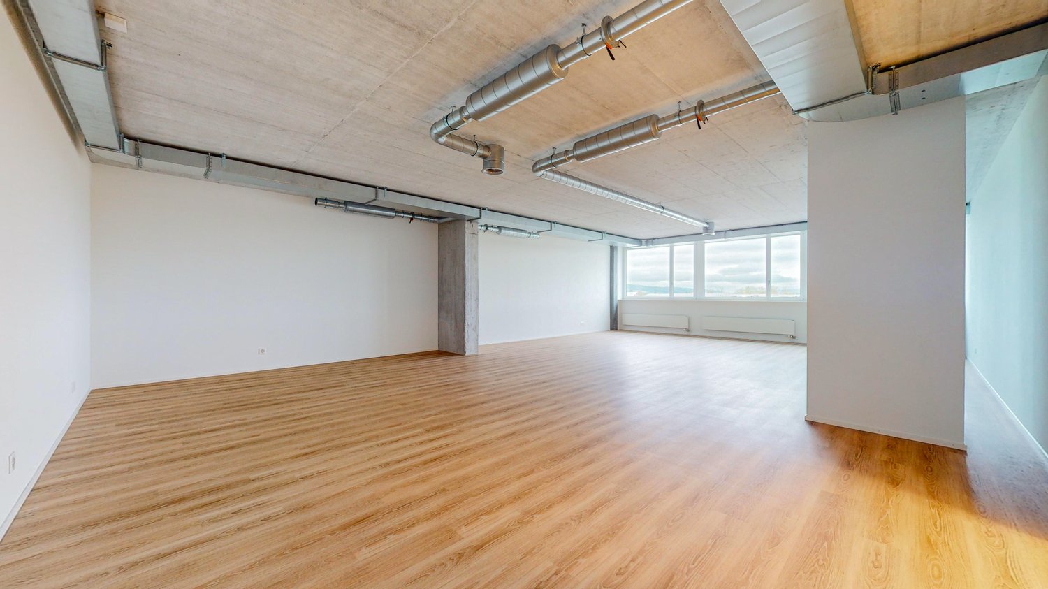 83m² office