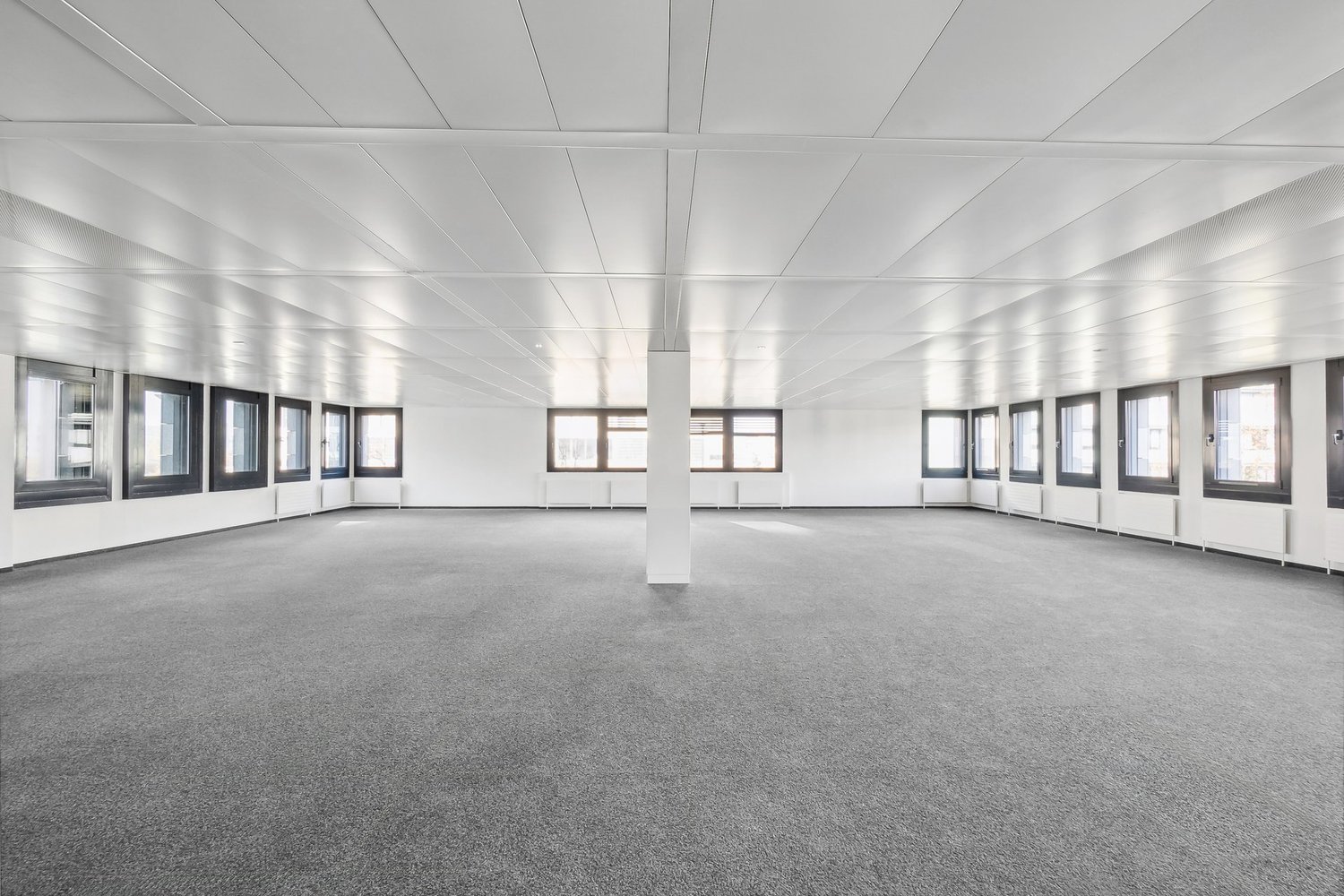 950m² office