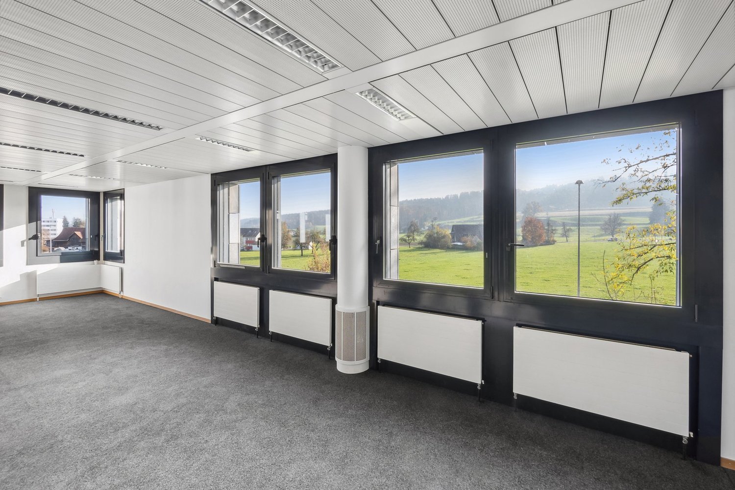 950m² office