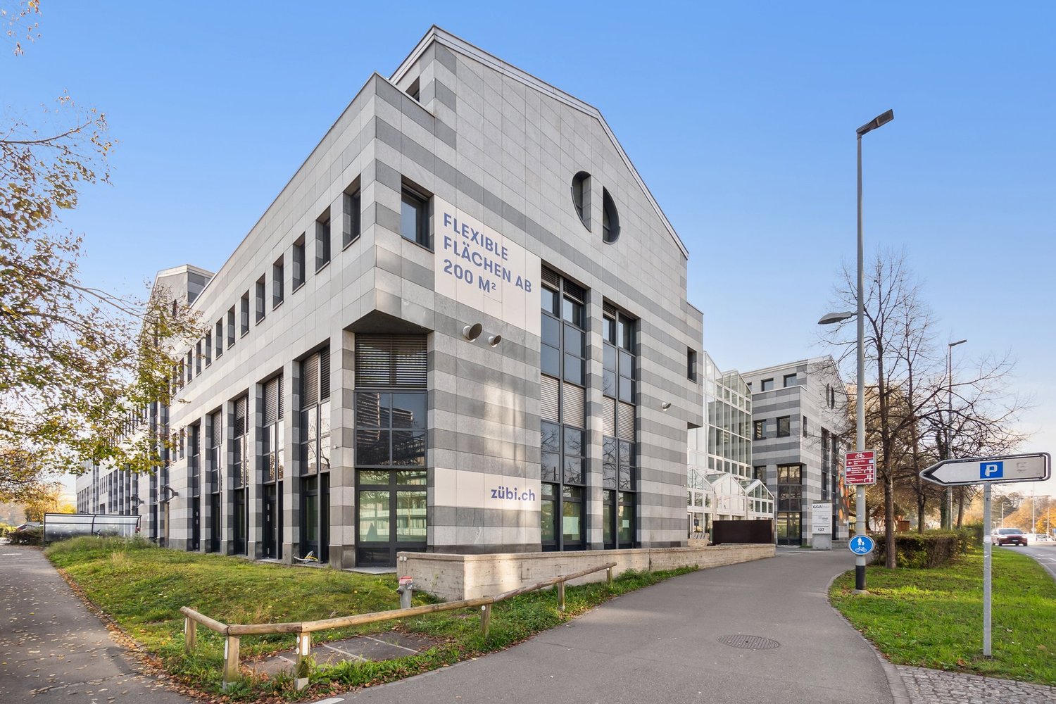 950m² office