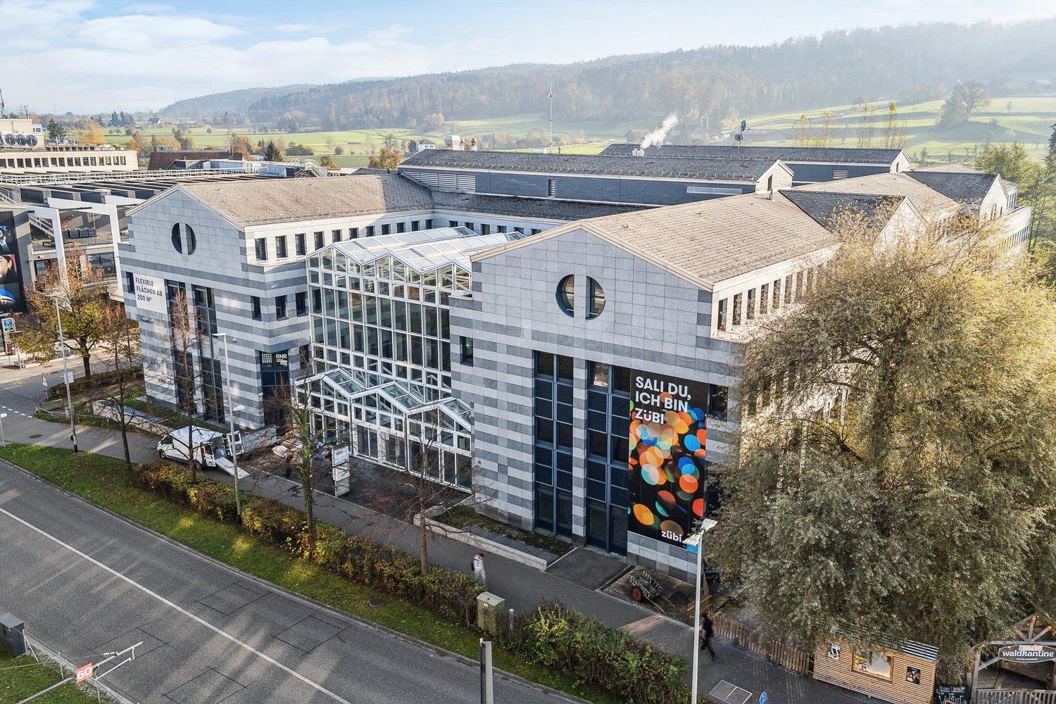 950m² office