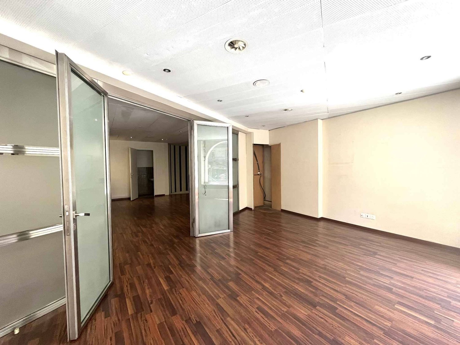 242m² Ladenlokalität, Foto 3 von 6