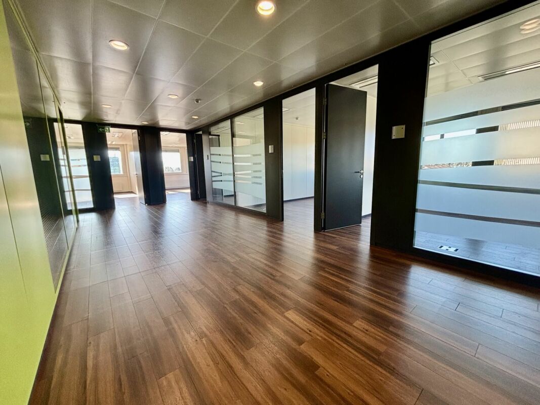 350m² Büro, Foto 1 von 10
