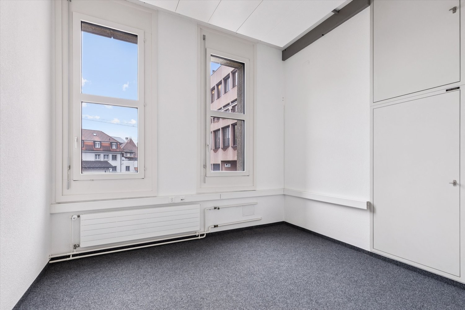 175m² office