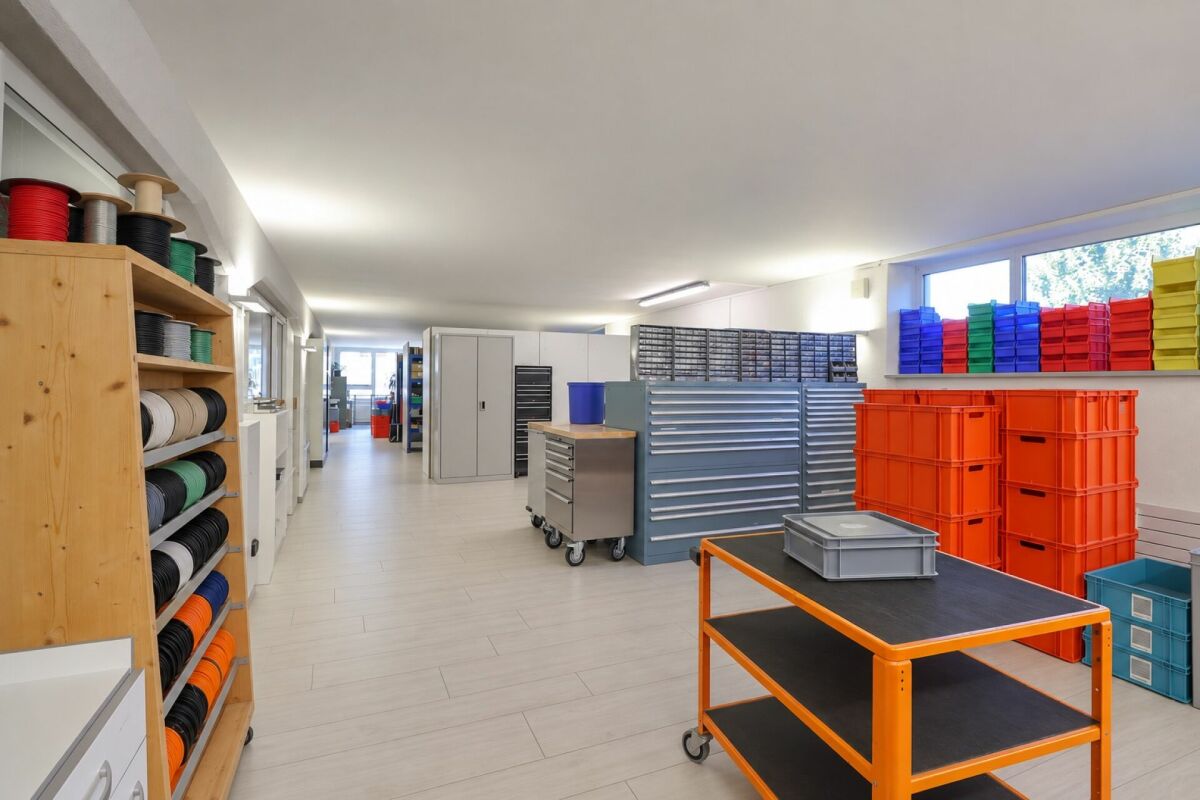 103m² commercial