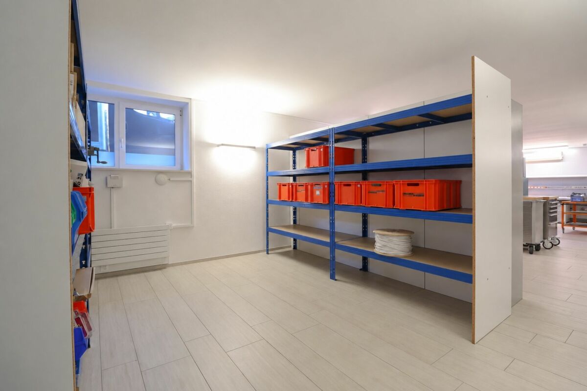 103m² commercial