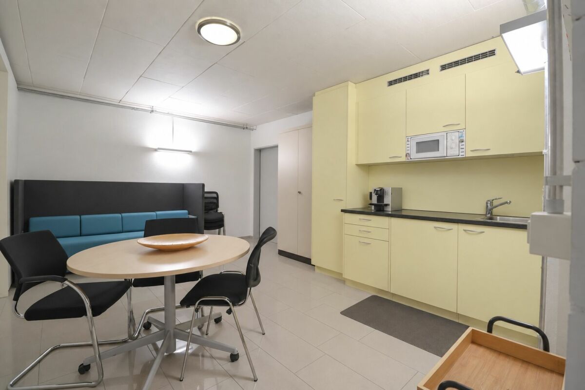 103m² commercial