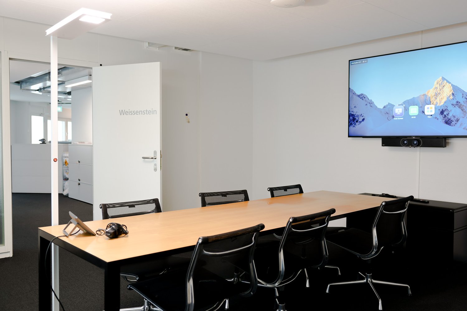 1586m² office
