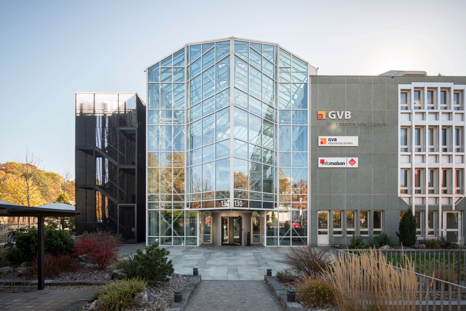 1586m² office