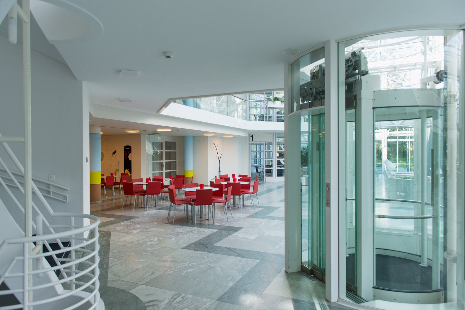 1586m² office