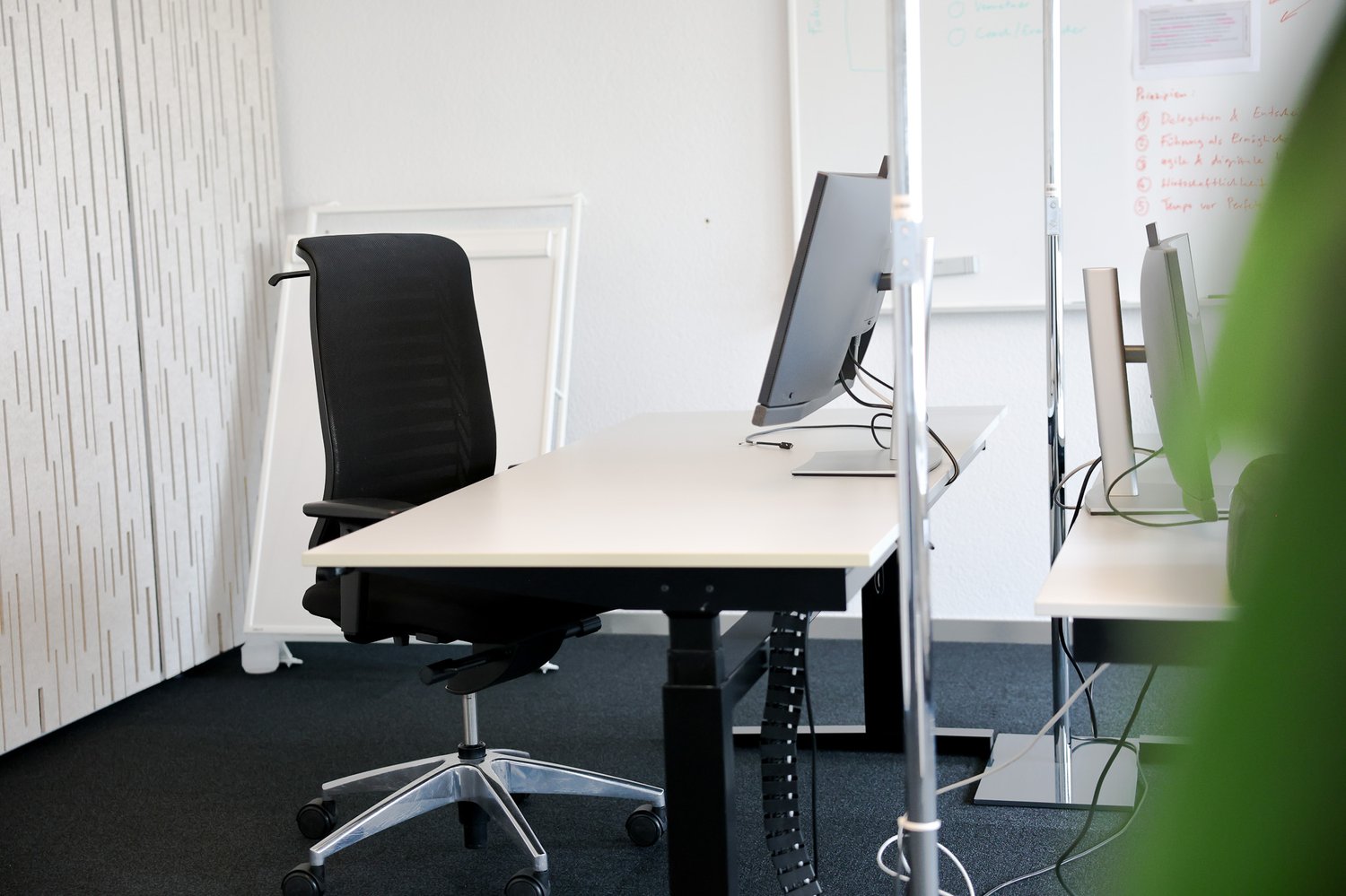 1586m² office