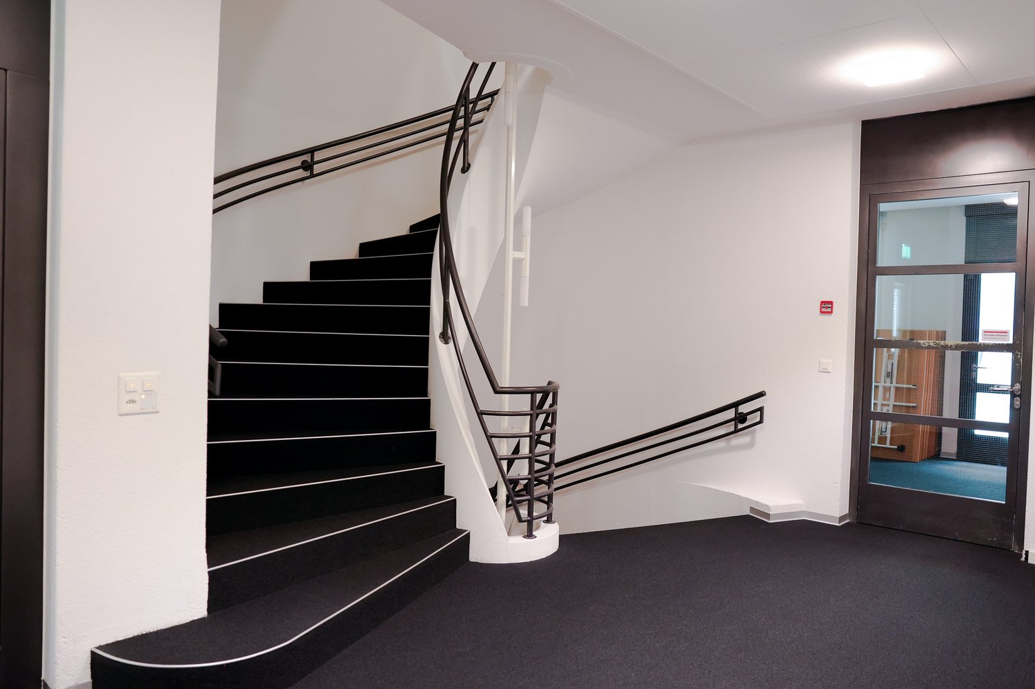 1586m² office