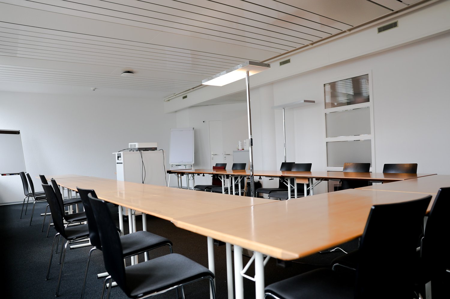 1586m² office
