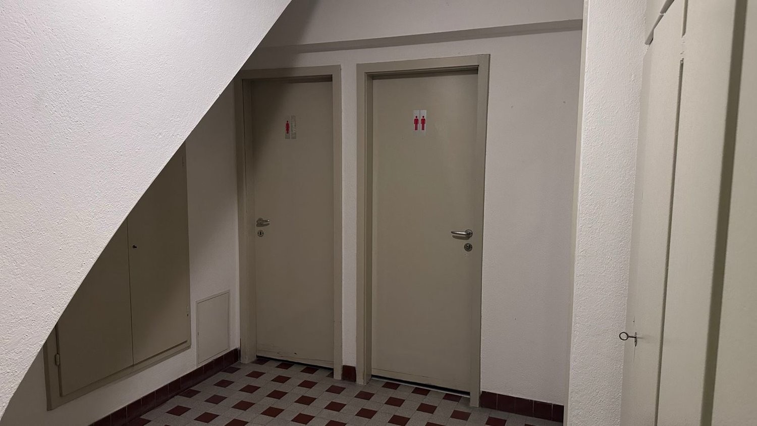 277m² shop