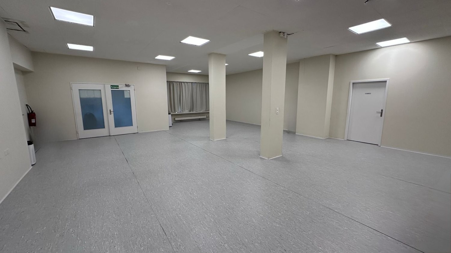 277m² shop