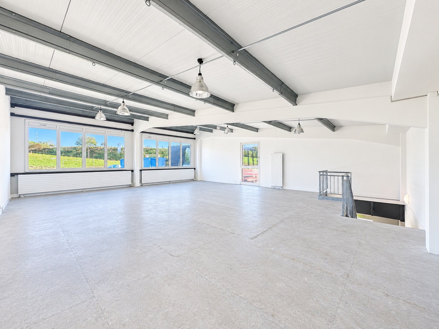 210m² Büro, Foto 2 von 2