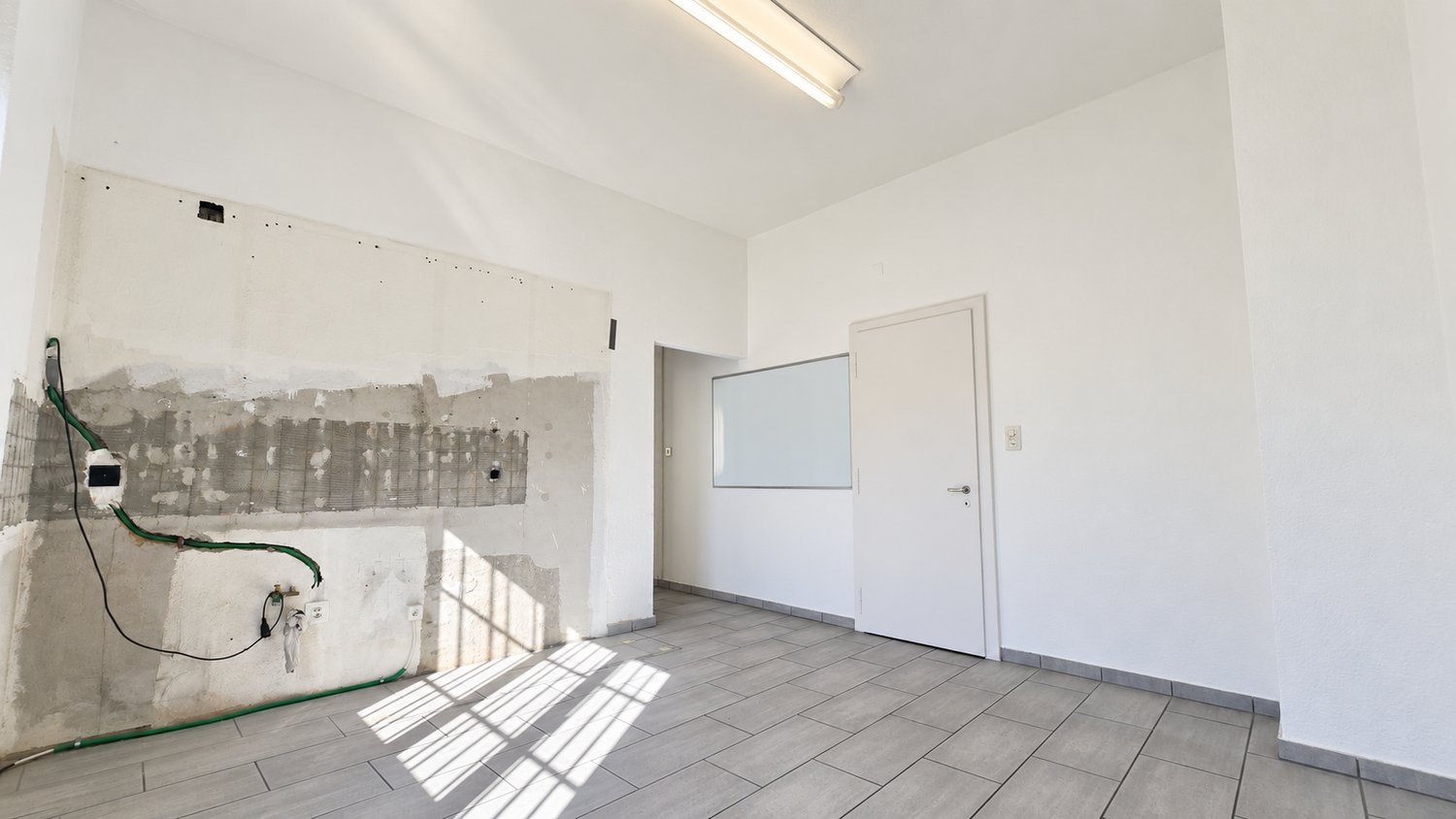 95m² commercial