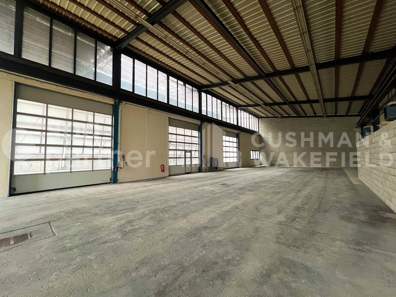 3090m² storage room, photo 9 of 10