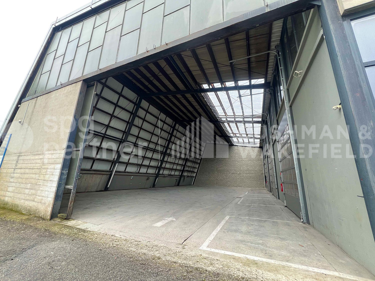 3090m² storage room, photo 1 of 10