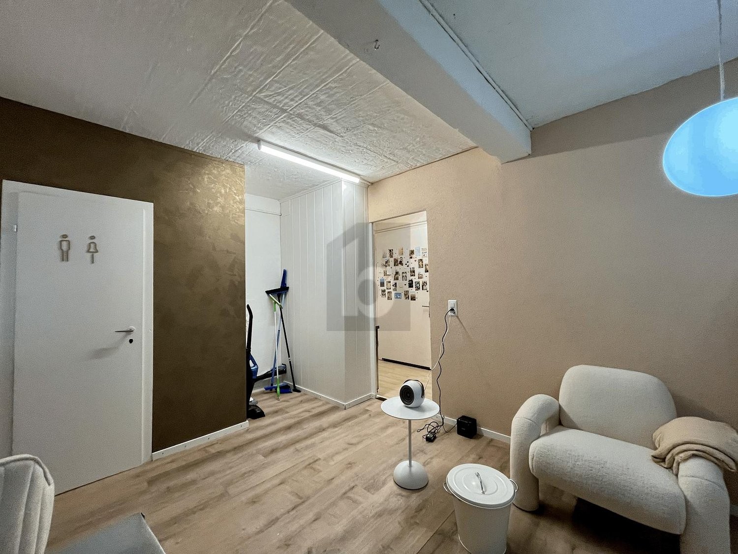 80m² shop
