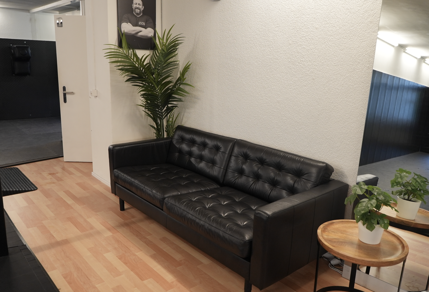 Commercial, foto 4 di 9