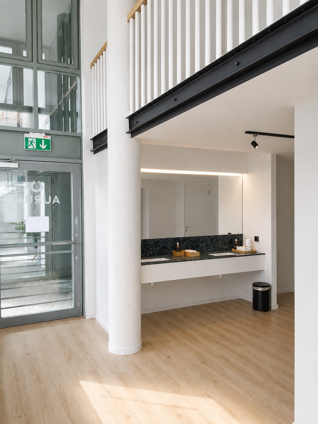 108m² commercial