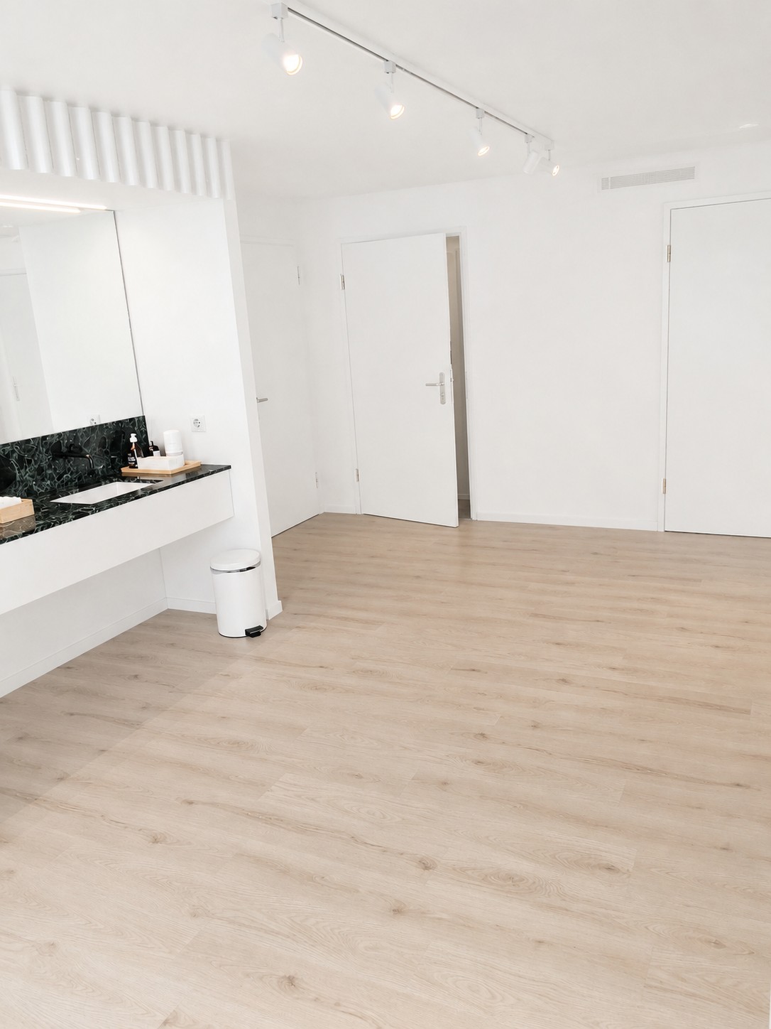 108m² commercial