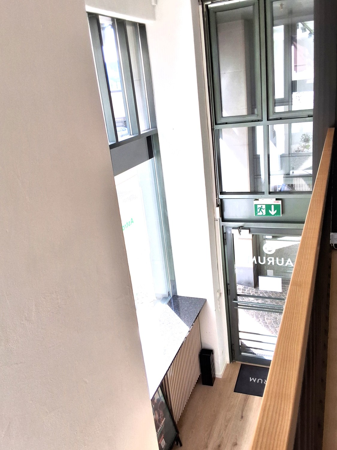 108m² commercial