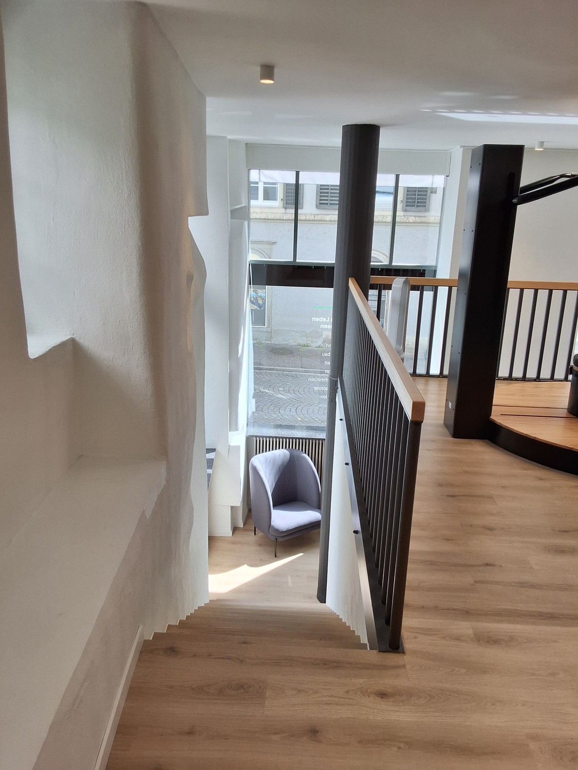 108m² commercial