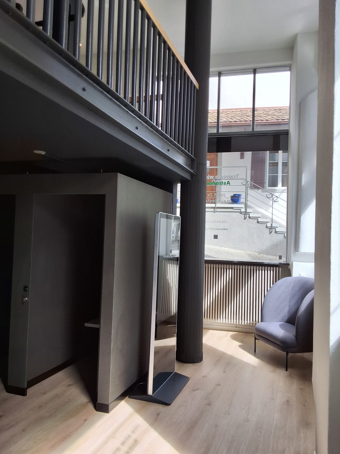 108m² commercial
