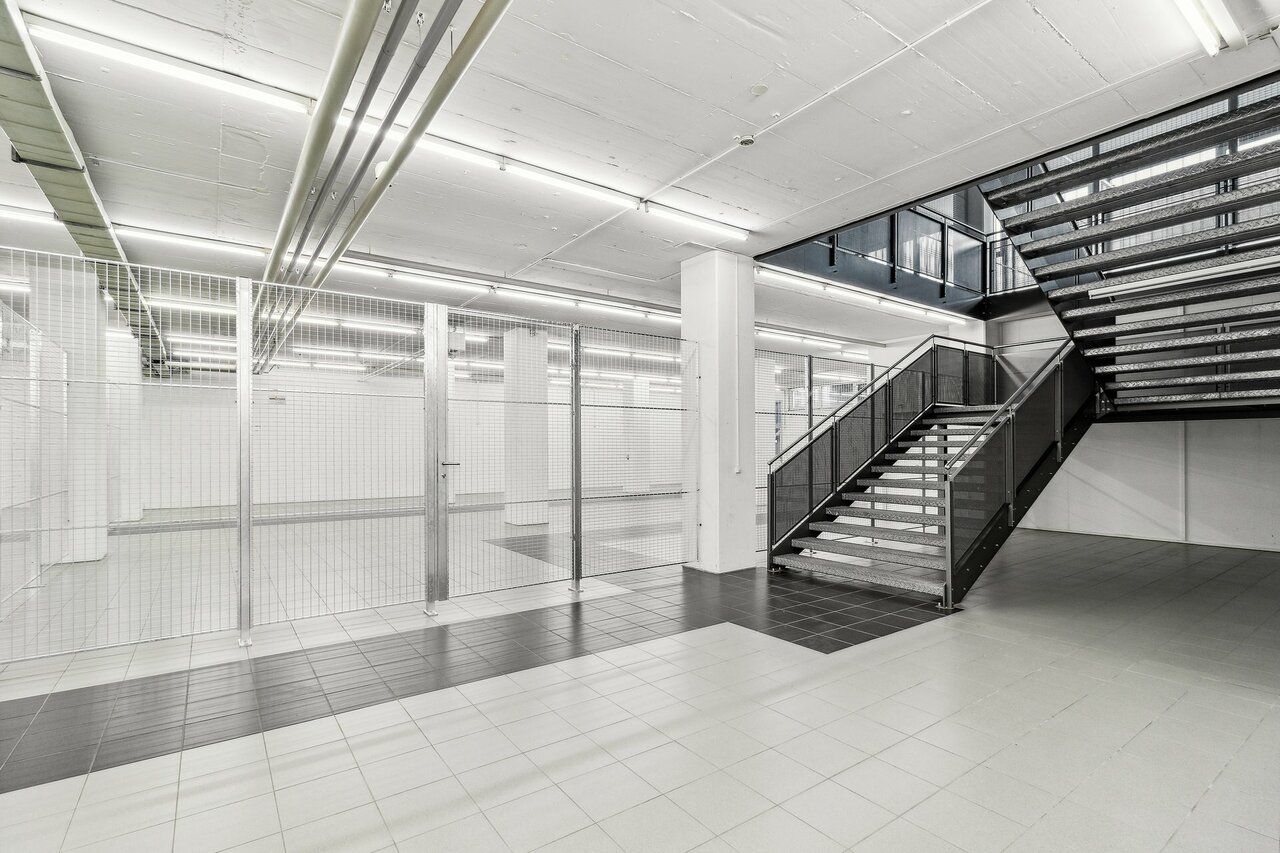 422m² storage room